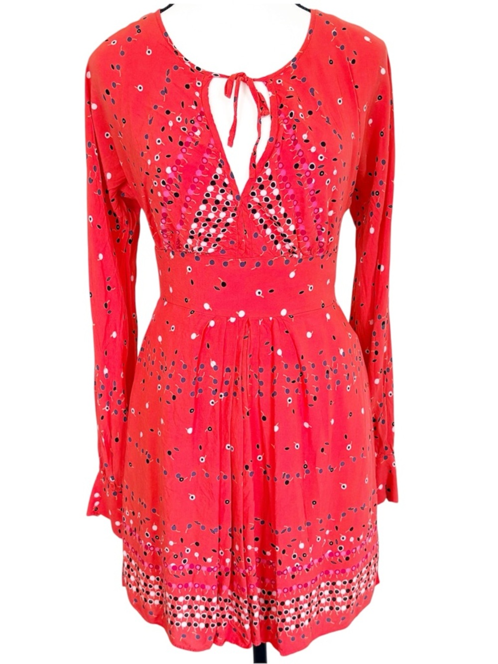 FREE PEOPLE Coryn Mini Dress Size 4 Coral Cutout Back Pleated Boho Long Sleeve - Picture 2 of 12